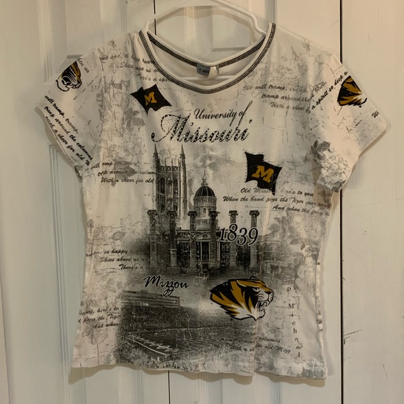 🐯❤️ Two Mizzou Shirts - Picture 4 of 5